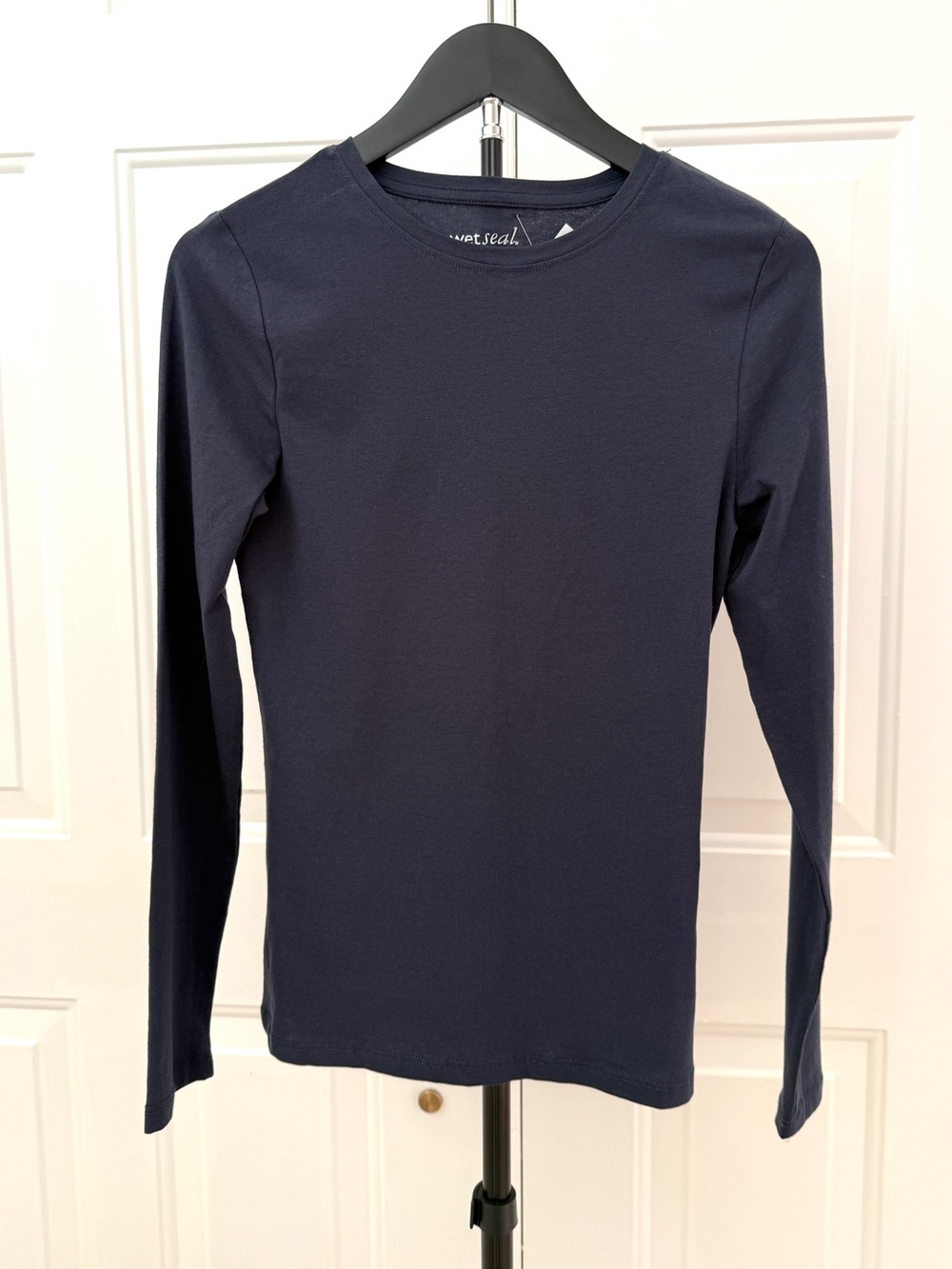 Wet Seal Men Perfect-Fit Long Sleeve Crewneck T Shirt in Navy - Size M